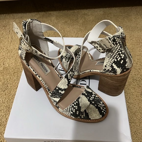 Snakeskin Steve Madden Heels size 8 - Picture 2 of 4